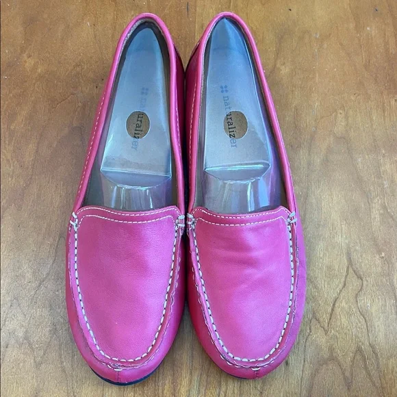 Naturalizer Simmons Coral Pink Leather Loafers w/Cushioned Suede Insoles. 7.5W - Picture 1 of 10